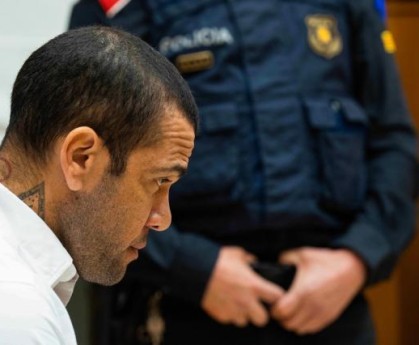 强奸罪成立，阿尔维斯被判刑四年零六个月