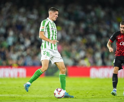 阿尔蒂米拉：我小时候发育成长较晚又瘦又矮，因此离开巴萨青年队