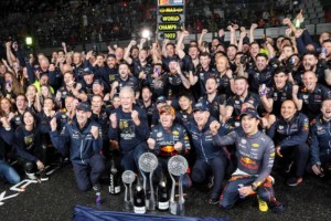 kaiyun-维斯塔潘何以加冕双冠王①：与RB18赛车“完美融合”